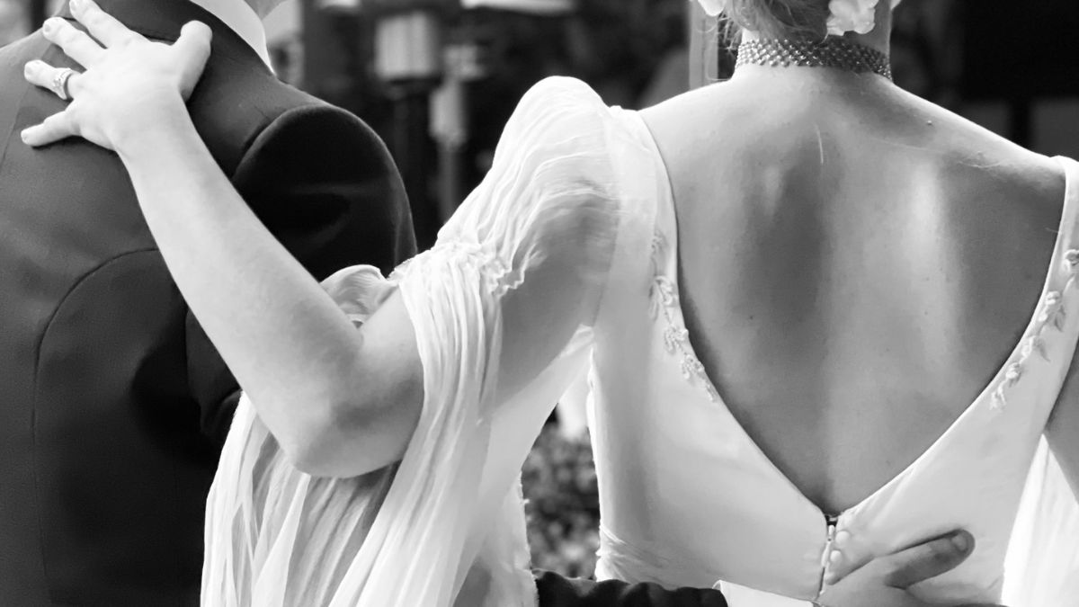 Wedding Content Creator de Lala Wedding grabando un Reel de la novia con su smartphone